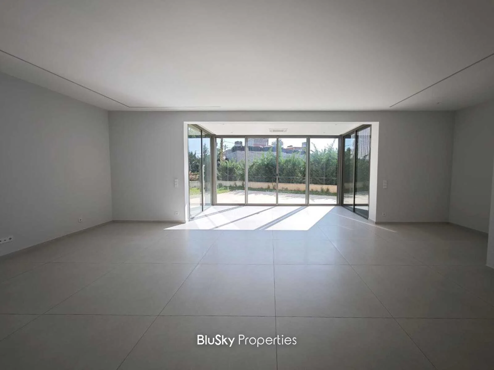 Apartment 160m² Garden for Rent in Baabdat
