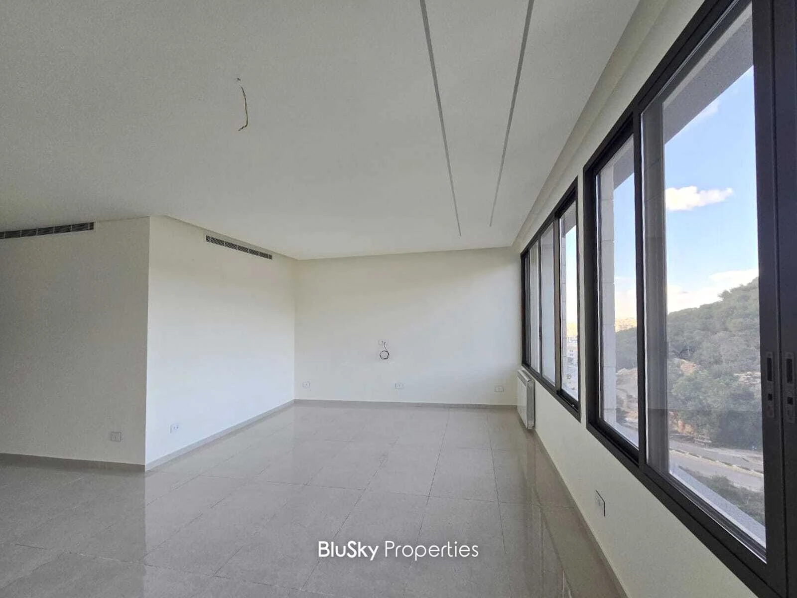 Apartment 165m² Terrace for Rent in Baabda