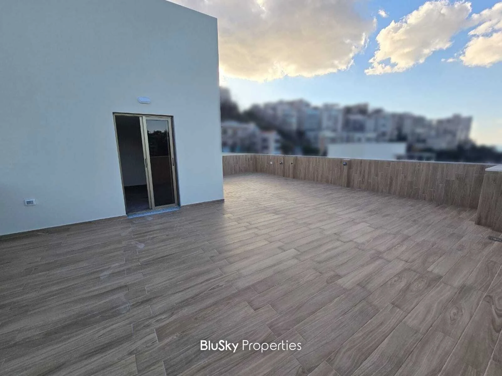 Apartment 165m² Terrace for Rent in Baabda — الصورة 2
