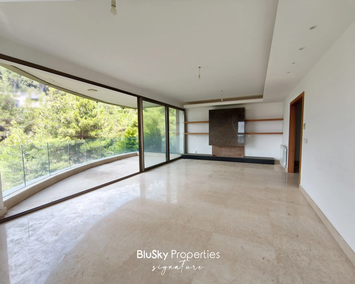 Apartment 180m² with Balcony for Rent in Baabdat
