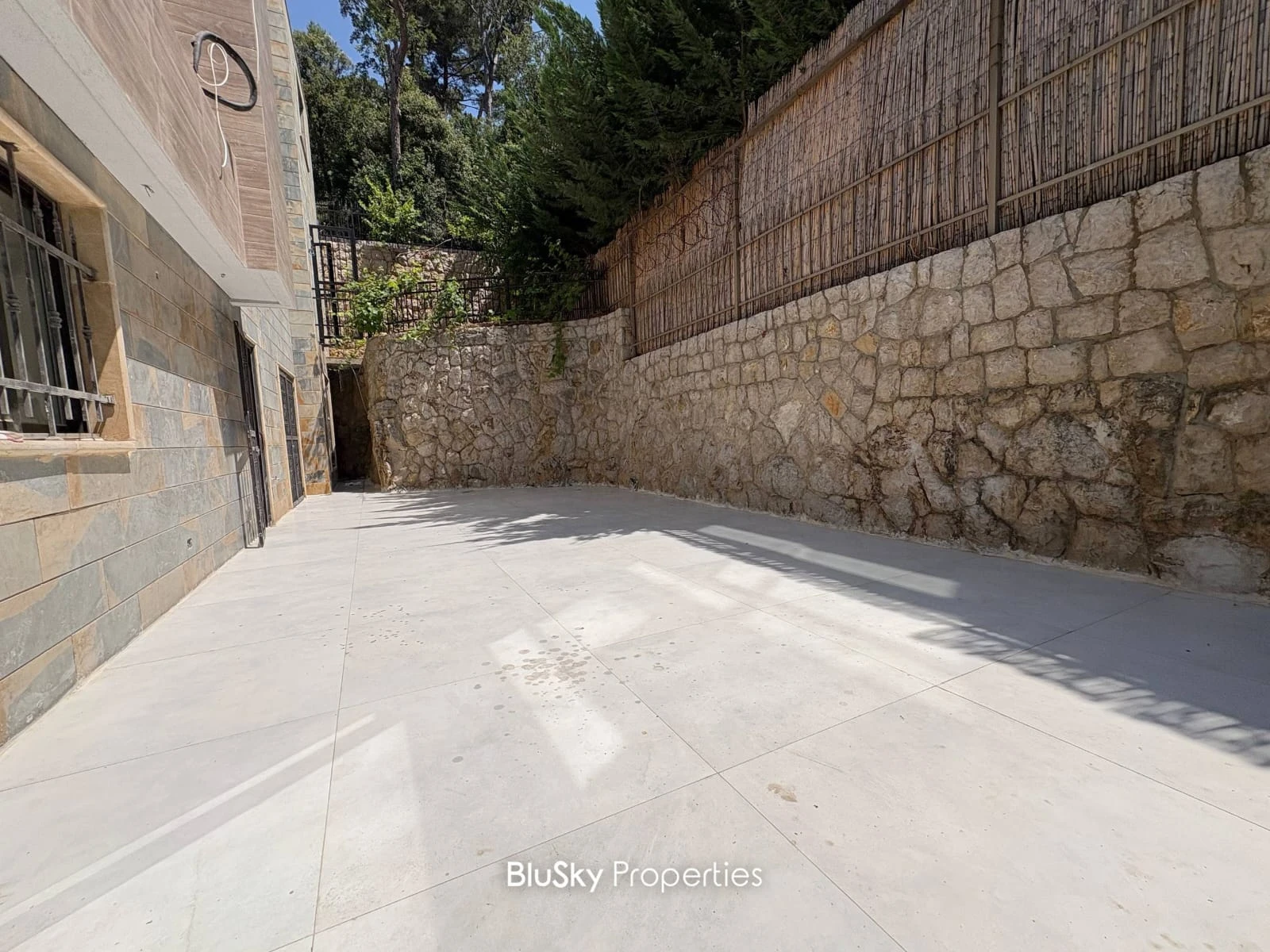 Apartment 190m² with Terrace for Sale in Baabdat — الصورة 3