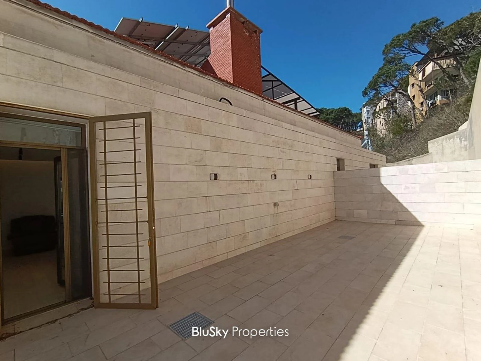 Apartment 190m² Roof for Sale in Baabdat — photo 2