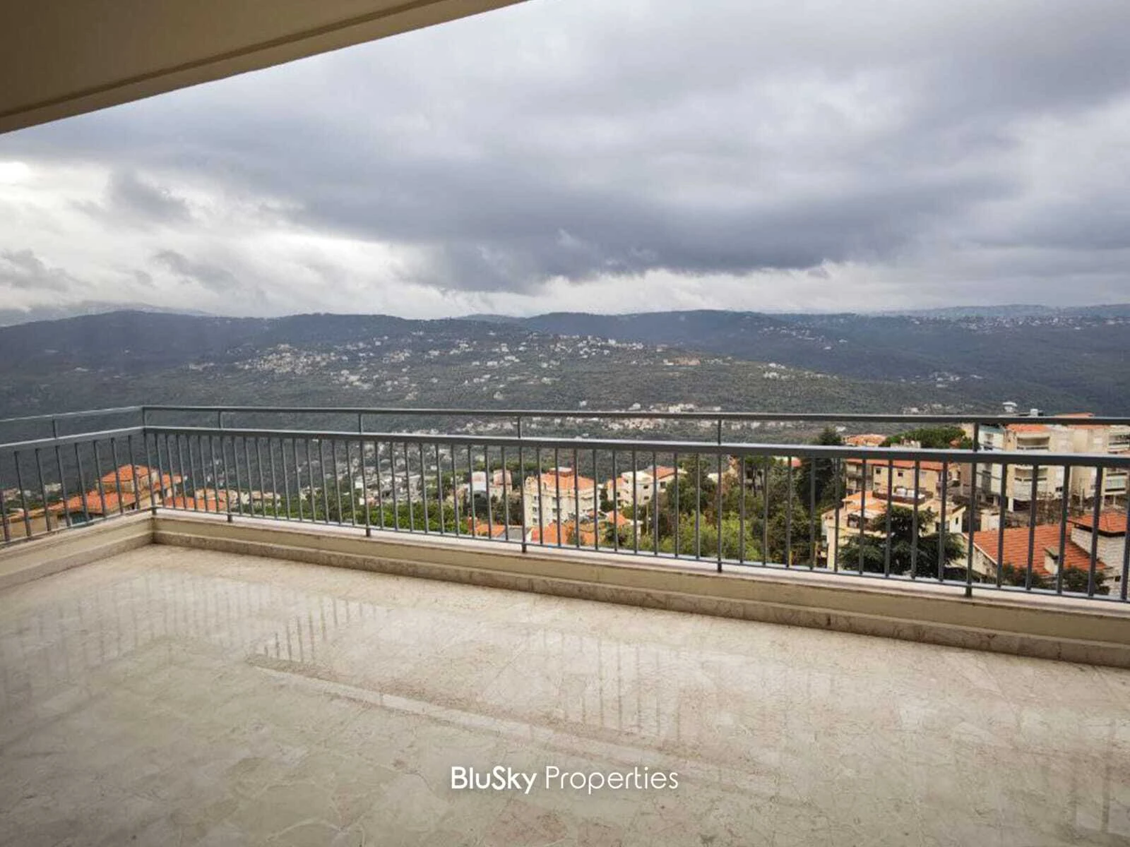 Apartment 200m² Balcony for Rent in Baabdat — الصورة 2