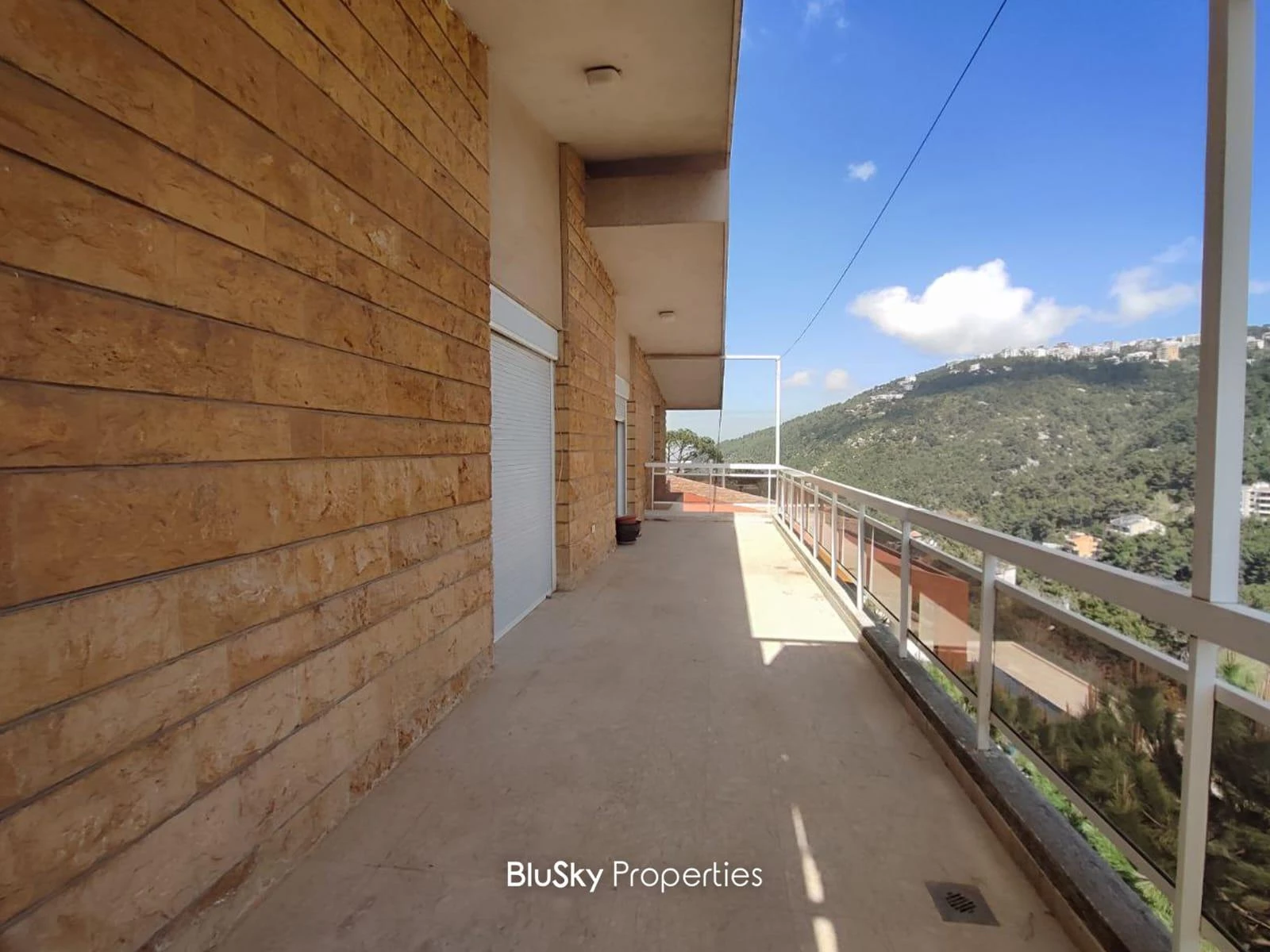 Apartment 220m² Balcony for Rent in Baabdat