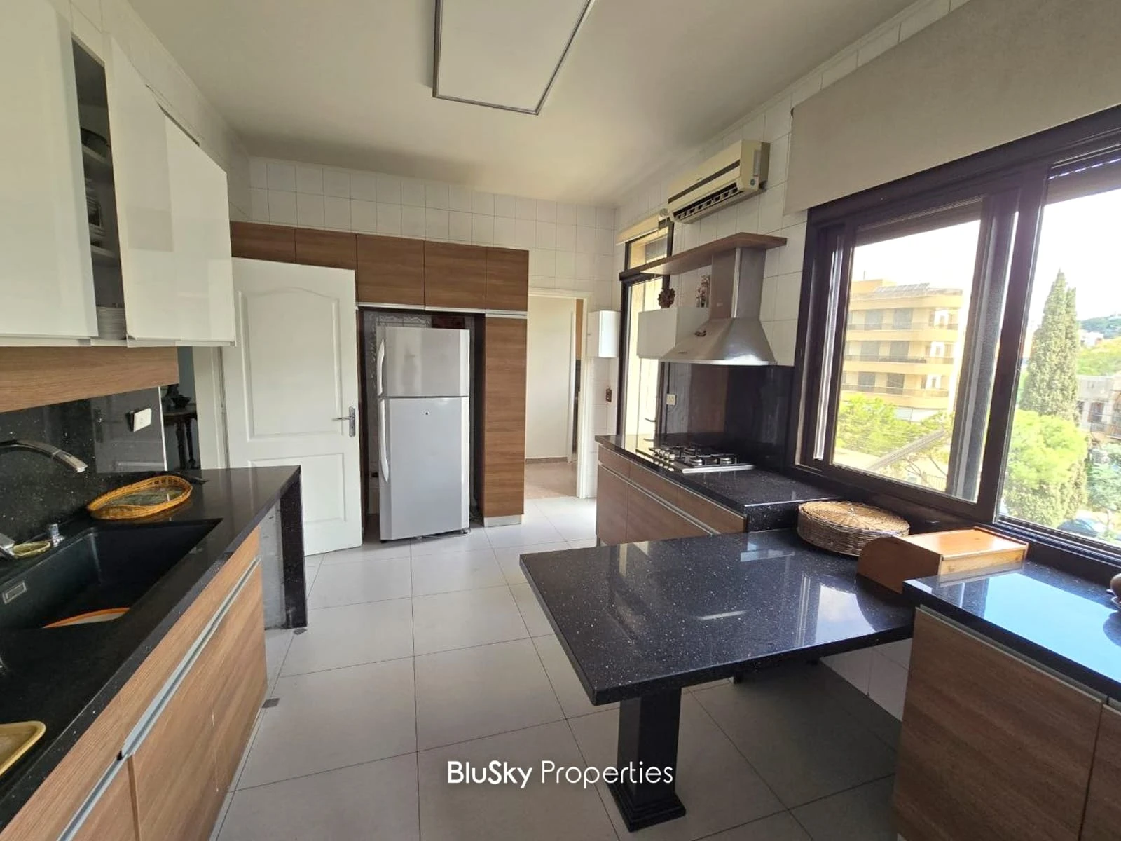 Apartment 225m² with City View for Sale in Baabda — photo 2