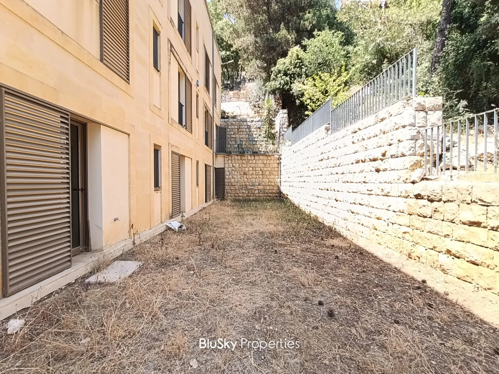 Apartment 240m² with Terrace for Rent in Baabdat — الصورة 2