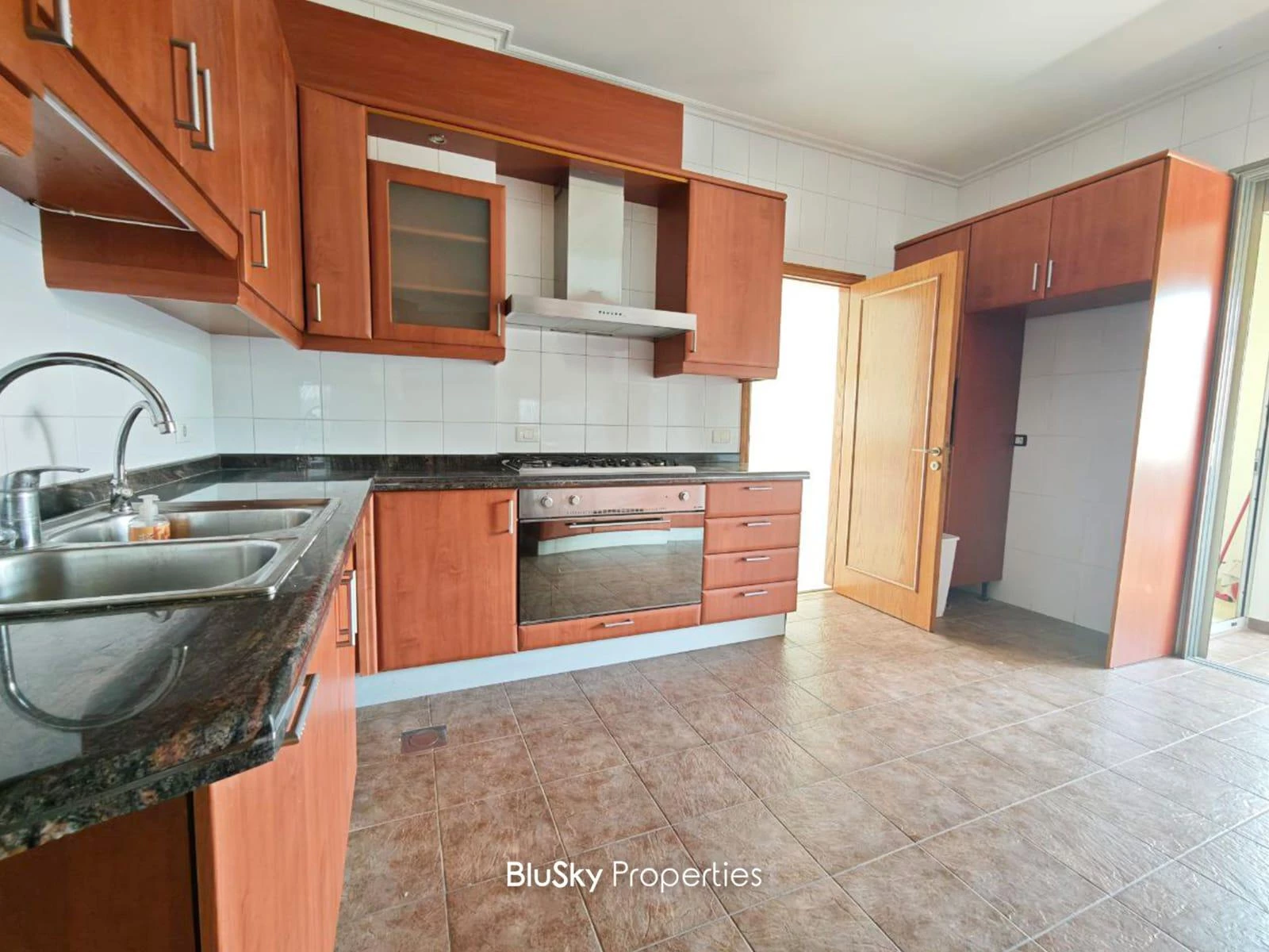 Apartment 240m² Balcony for Rent in Baabdat — الصورة 5