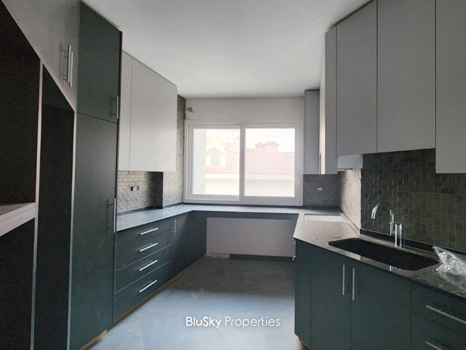Duplex 240m² with Garden for Sale in Baabdat — الصورة 2