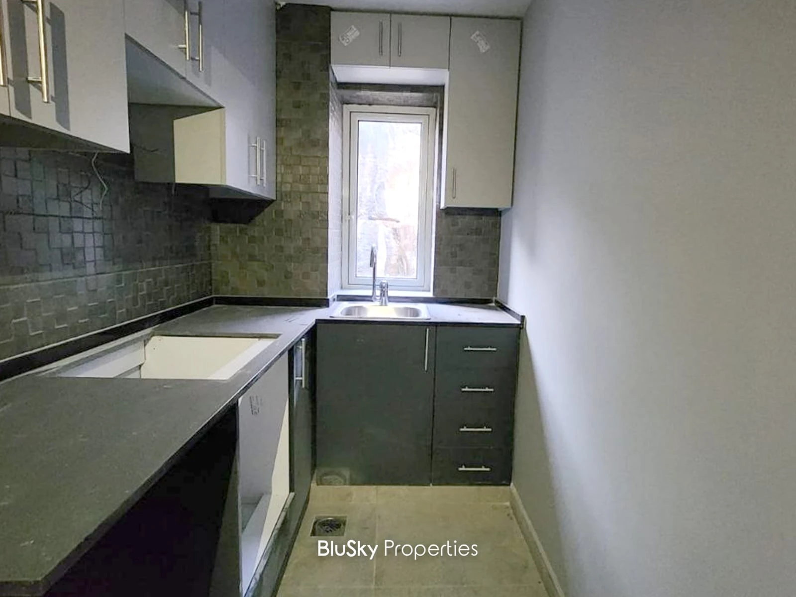 Duplex 240m² with Garden for Sale in Baabdat — الصورة 3