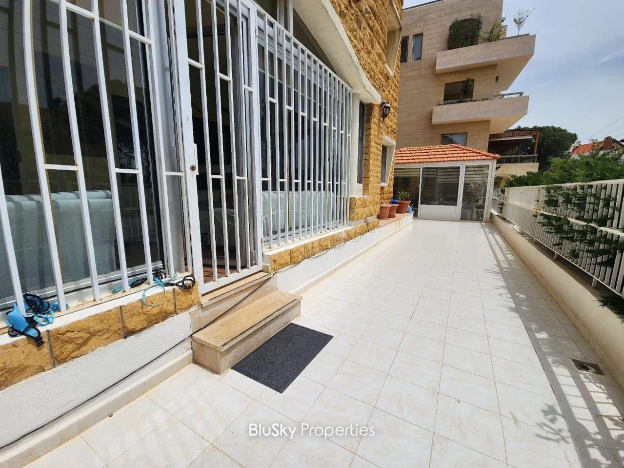 Apartment 240m² Terrace for Sale in Baabdat — الصورة 3