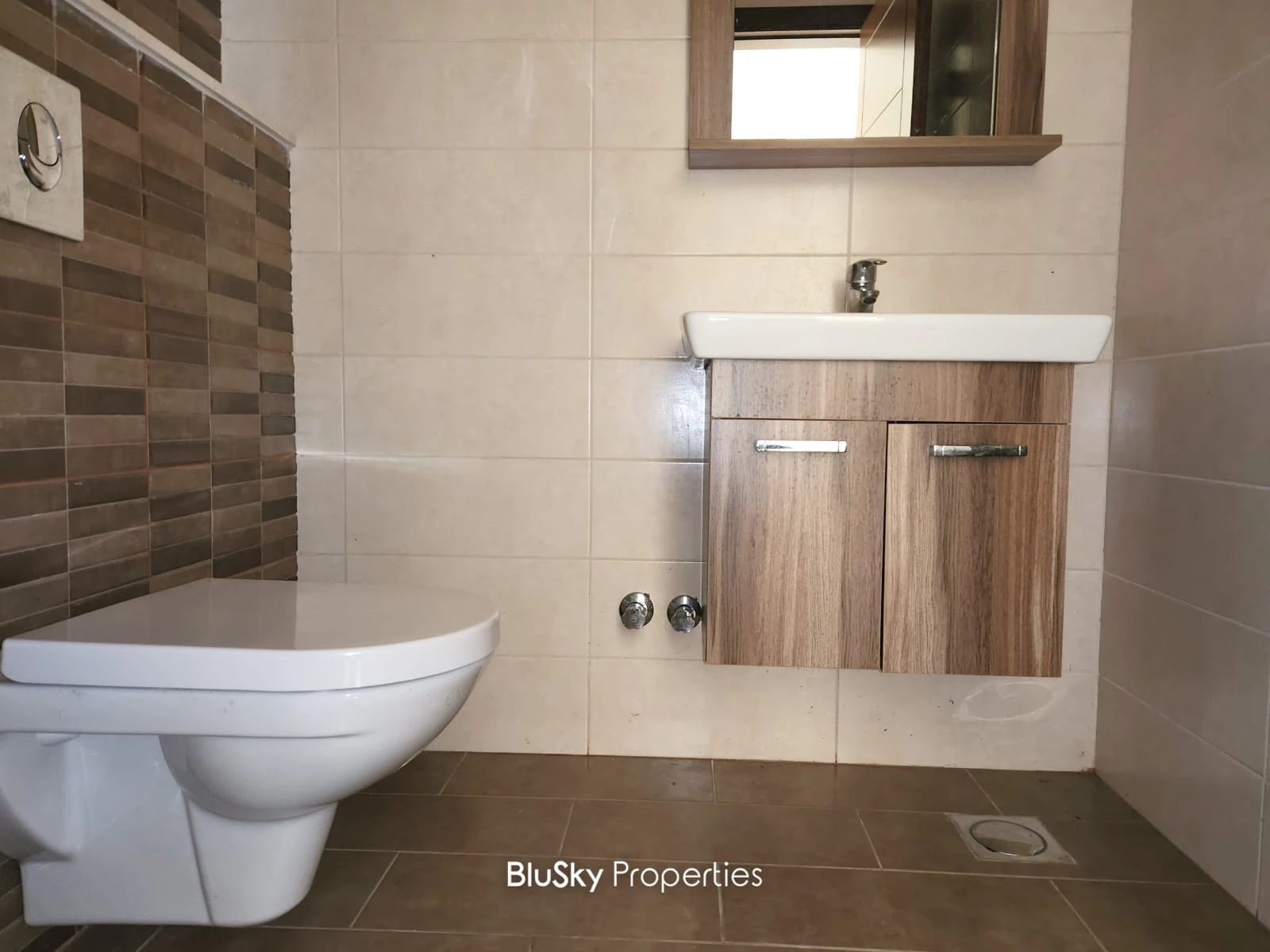 Apartment 240m² with Terrace for Sale or Rent in Baabdat — photo 5