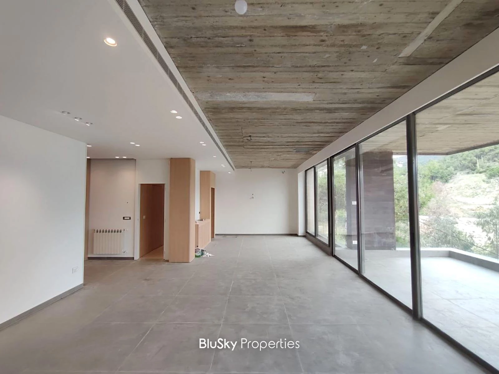 Apartment 240m² Garden for Sale in Baabdat