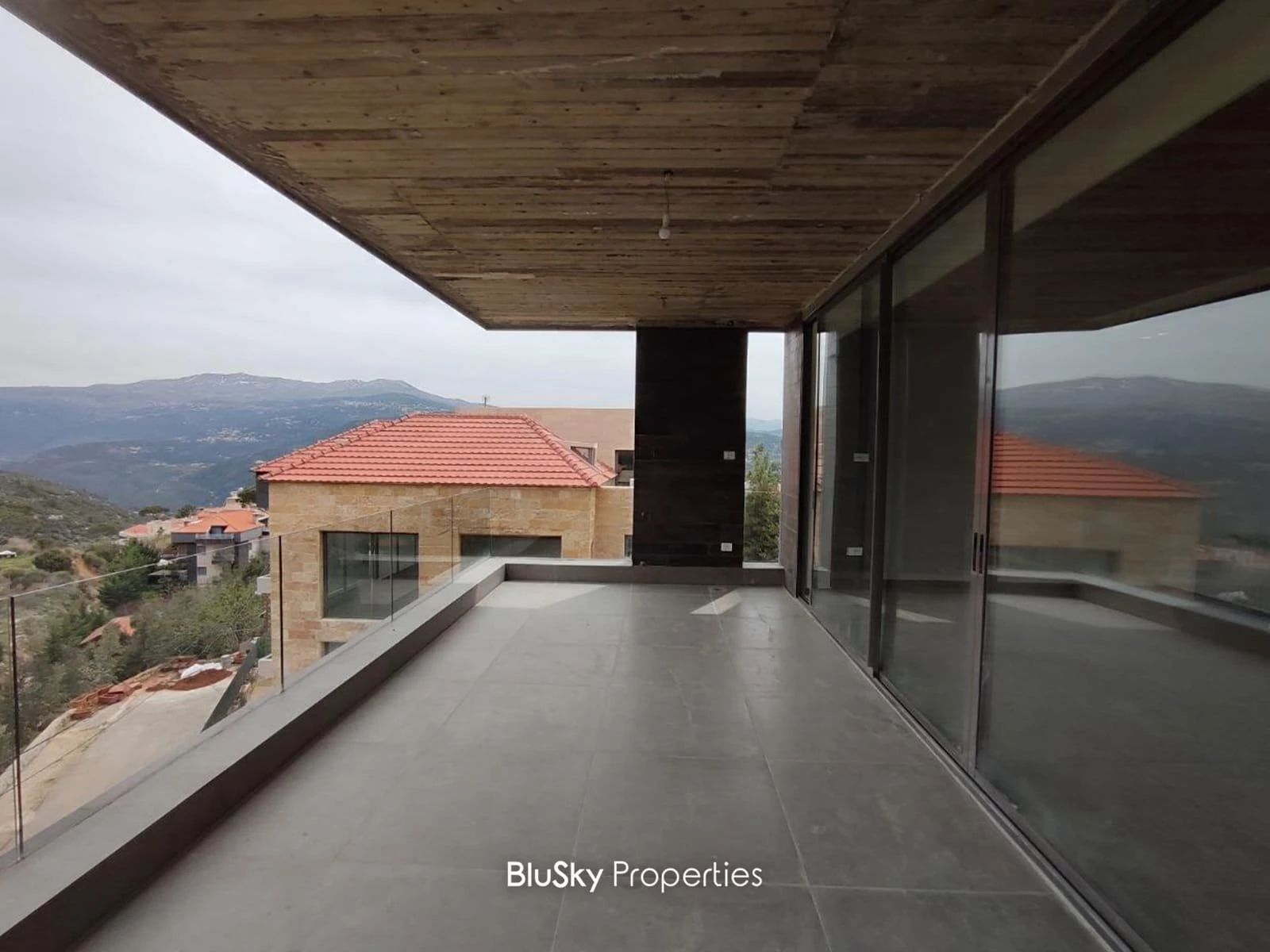 Apartment 240m² Garden for Sale in Baabdat — photo 3
