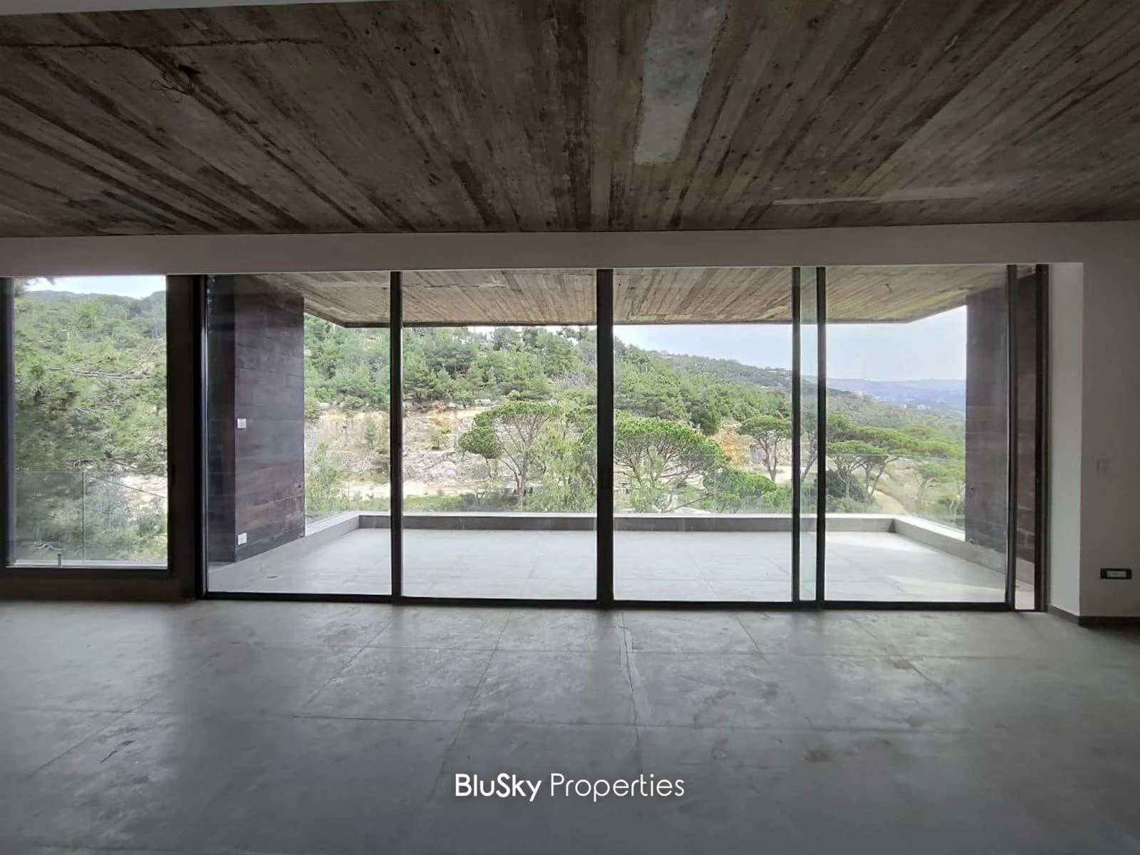Apartment 240m² Garden for Sale in Baabdat — photo 4