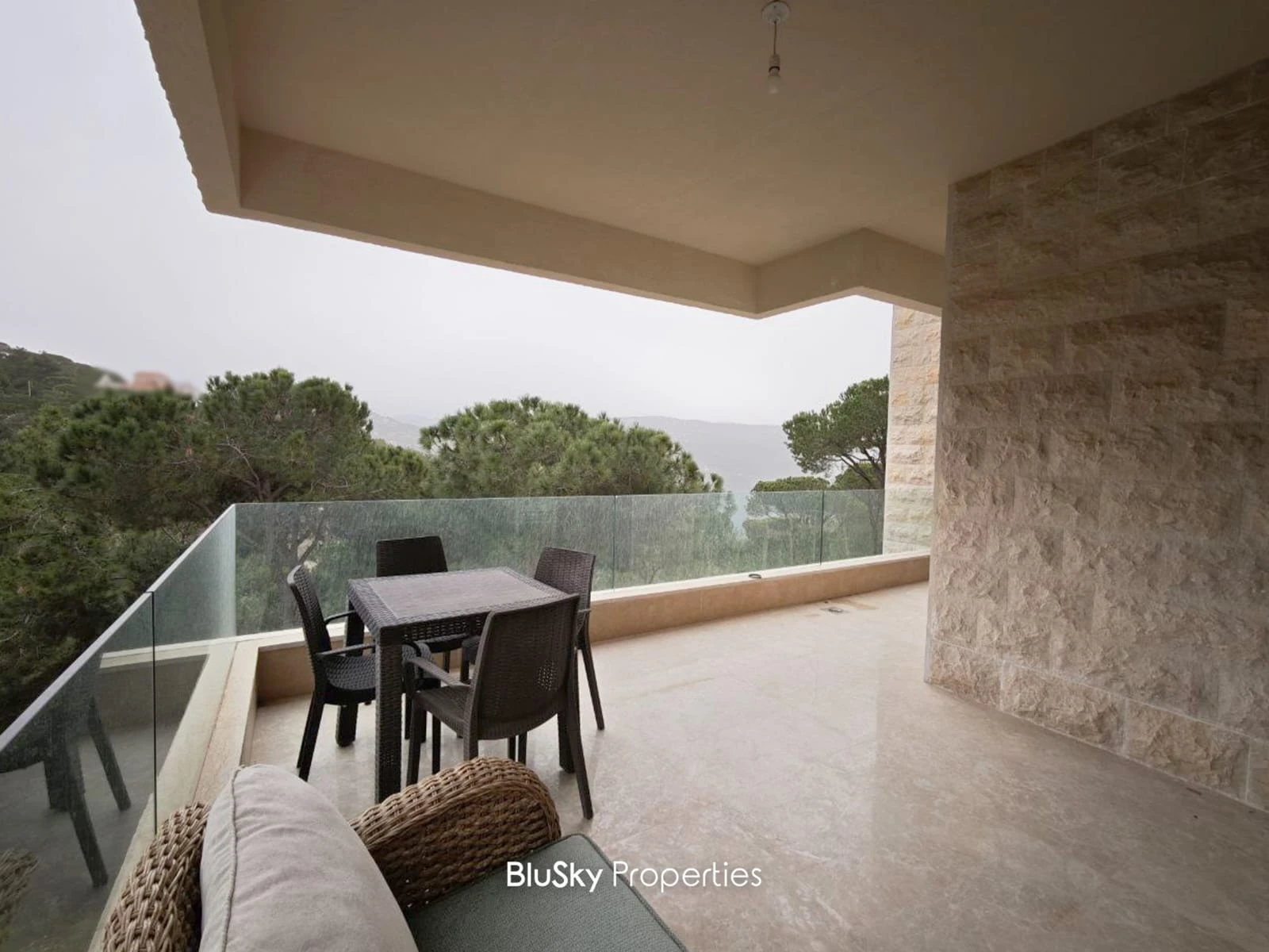 Apartment 260m² Mountain View for Sale or Rent in Baabdat — photo 2