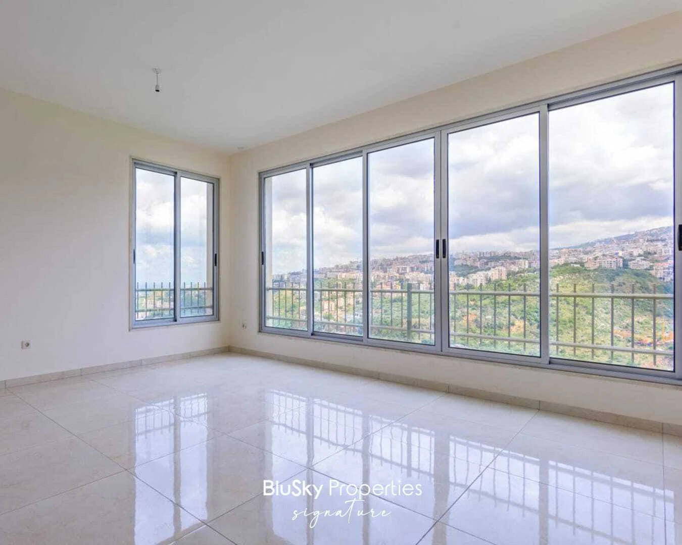 Apartment 266m² City View for Rent in Baabda — الصورة 3