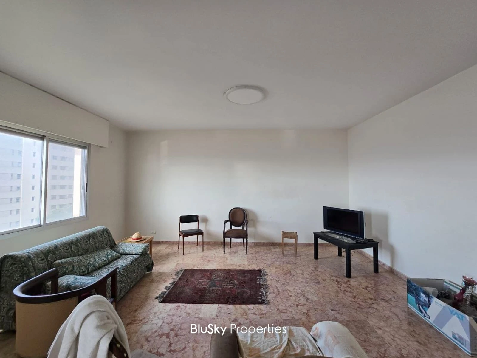 Apartment 300m² with Balcony for Rent in Baabda — الصورة 2