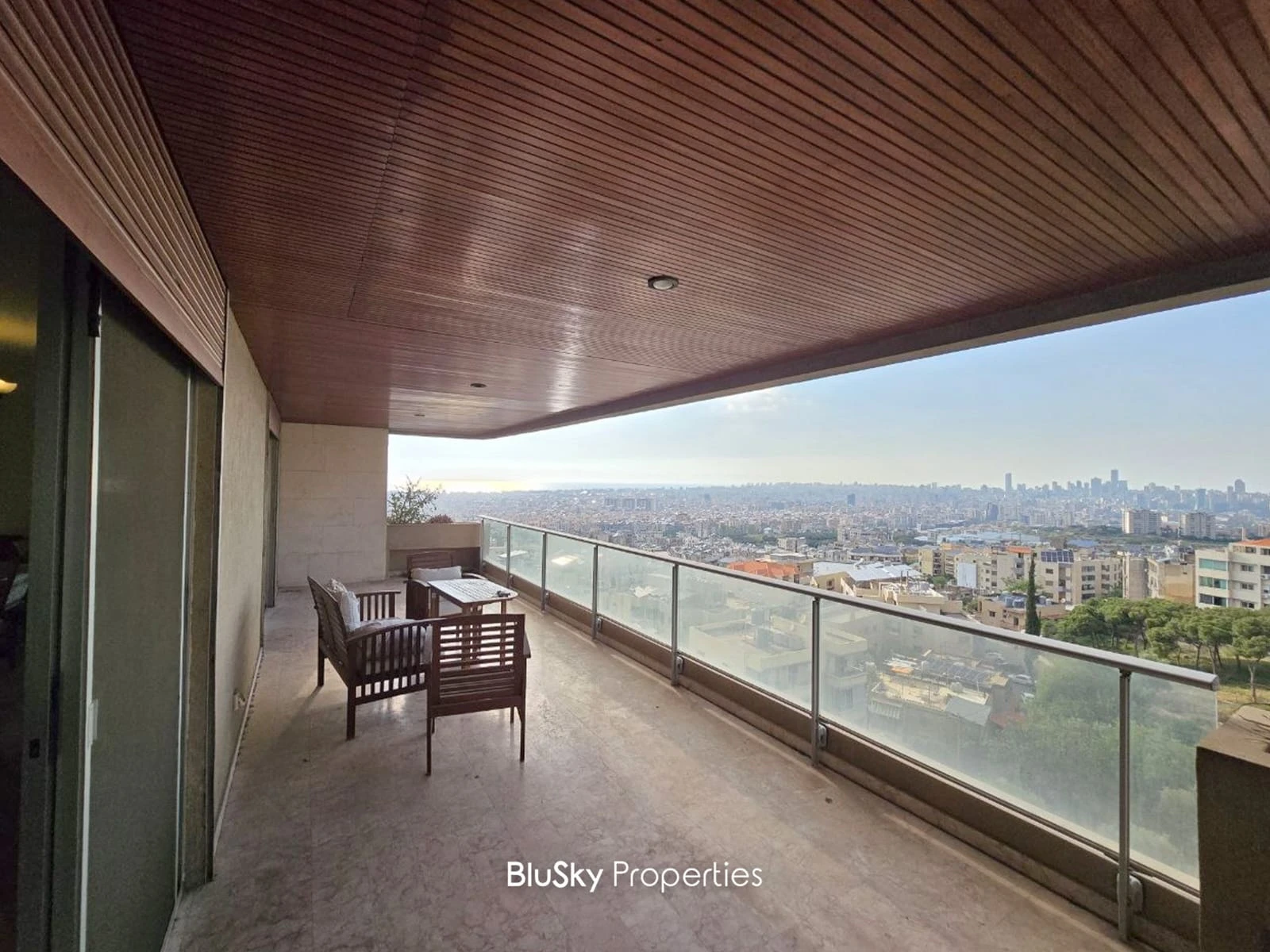 Apartment 300m² with Balcony for Rent in Baabda — الصورة 3
