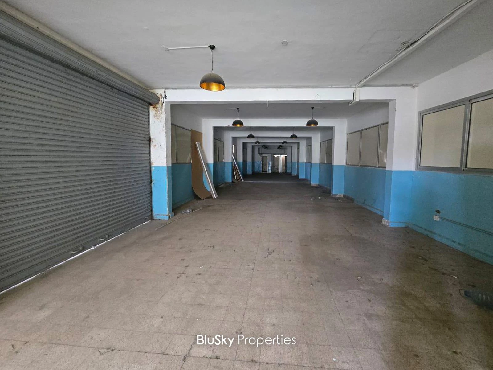 Warehouse 300m² for Rent in Baabda — photo 1