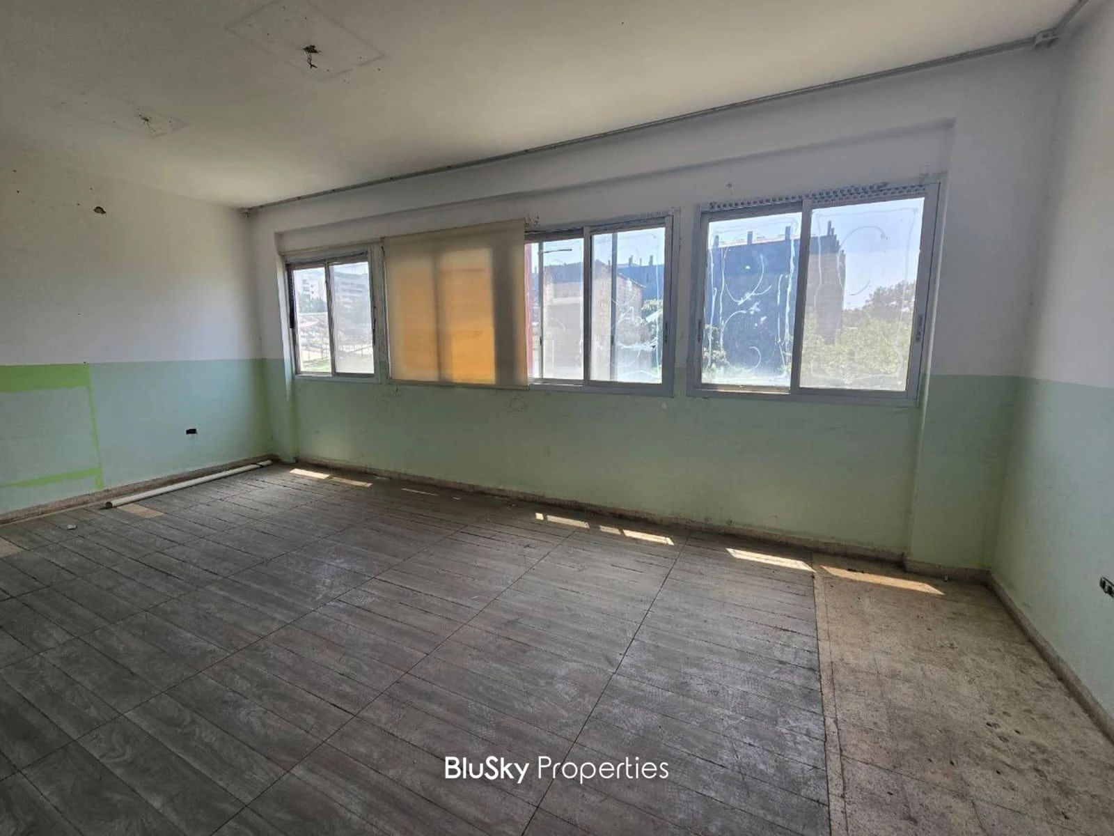 Warehouse 300m² for Rent in Baabda — photo 2