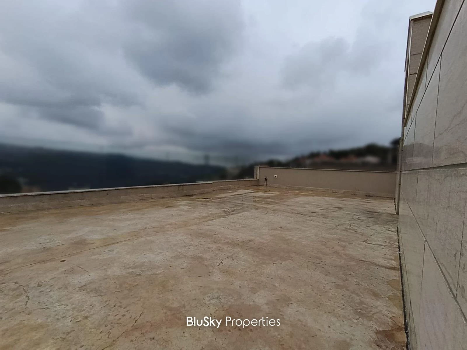 Duplex 300m² Terrace for Sale in Baabdat — الصورة 3