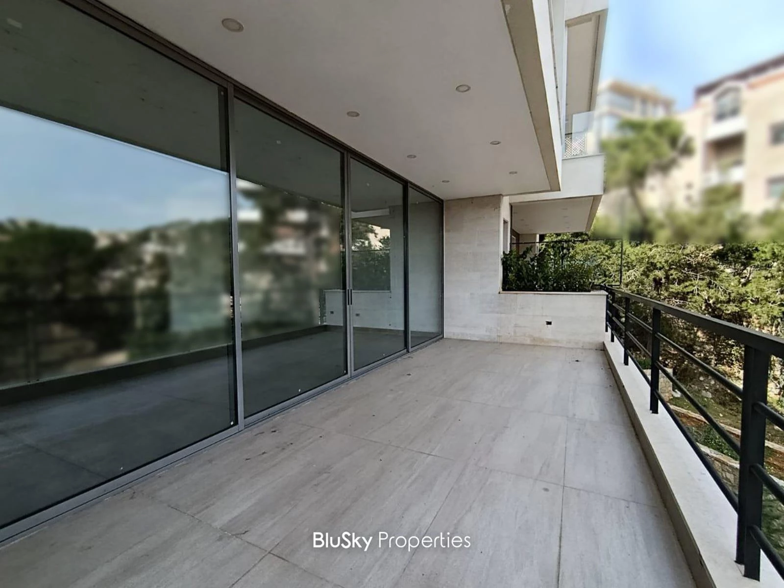 Duplex 320m² Terrace for Sale in Baabdat — الصورة 4
