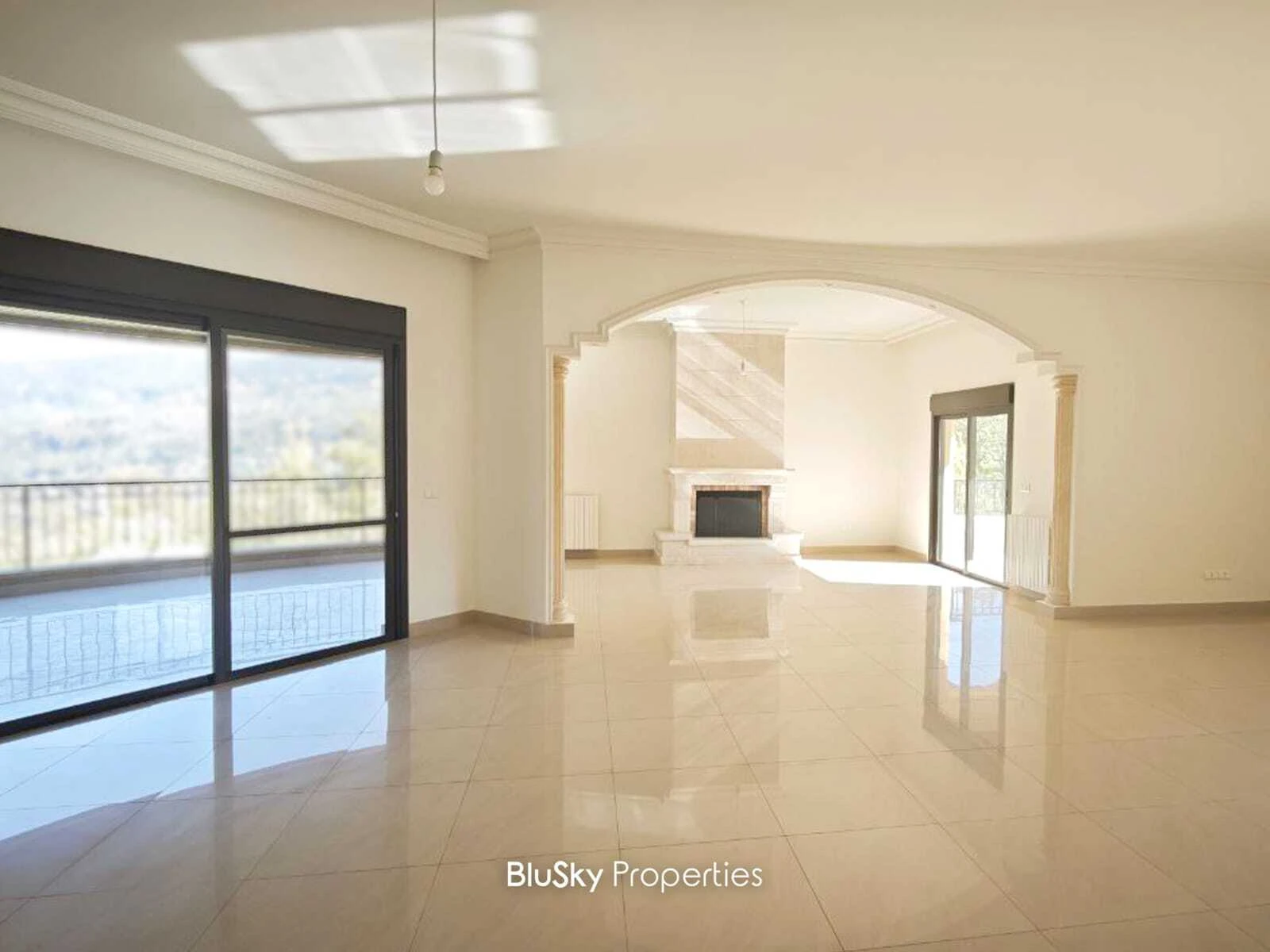 Apartment 325m² Balcony for Rent in Baabdat