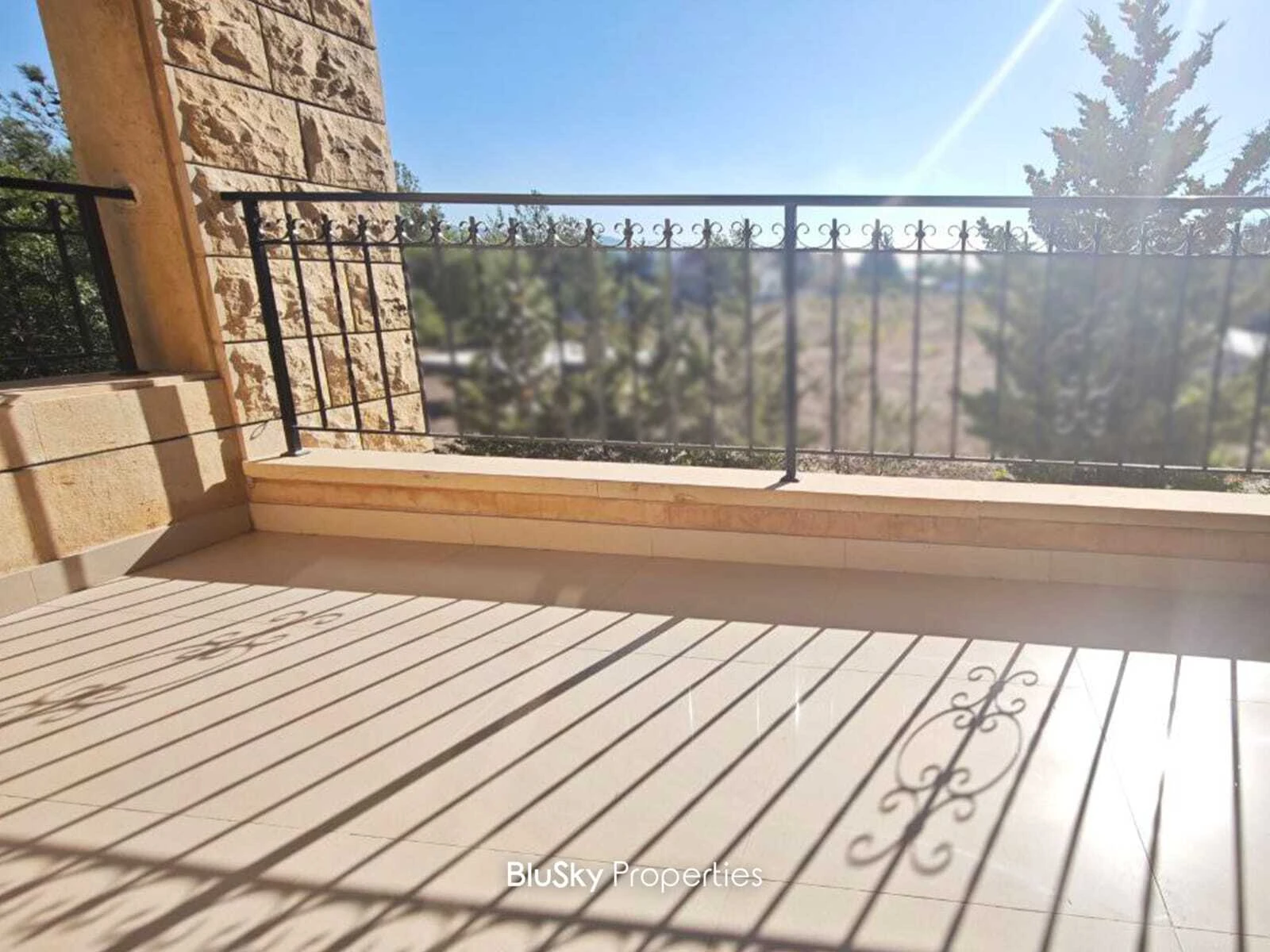 Apartment 325m² Balcony for Rent in Baabdat — الصورة 3