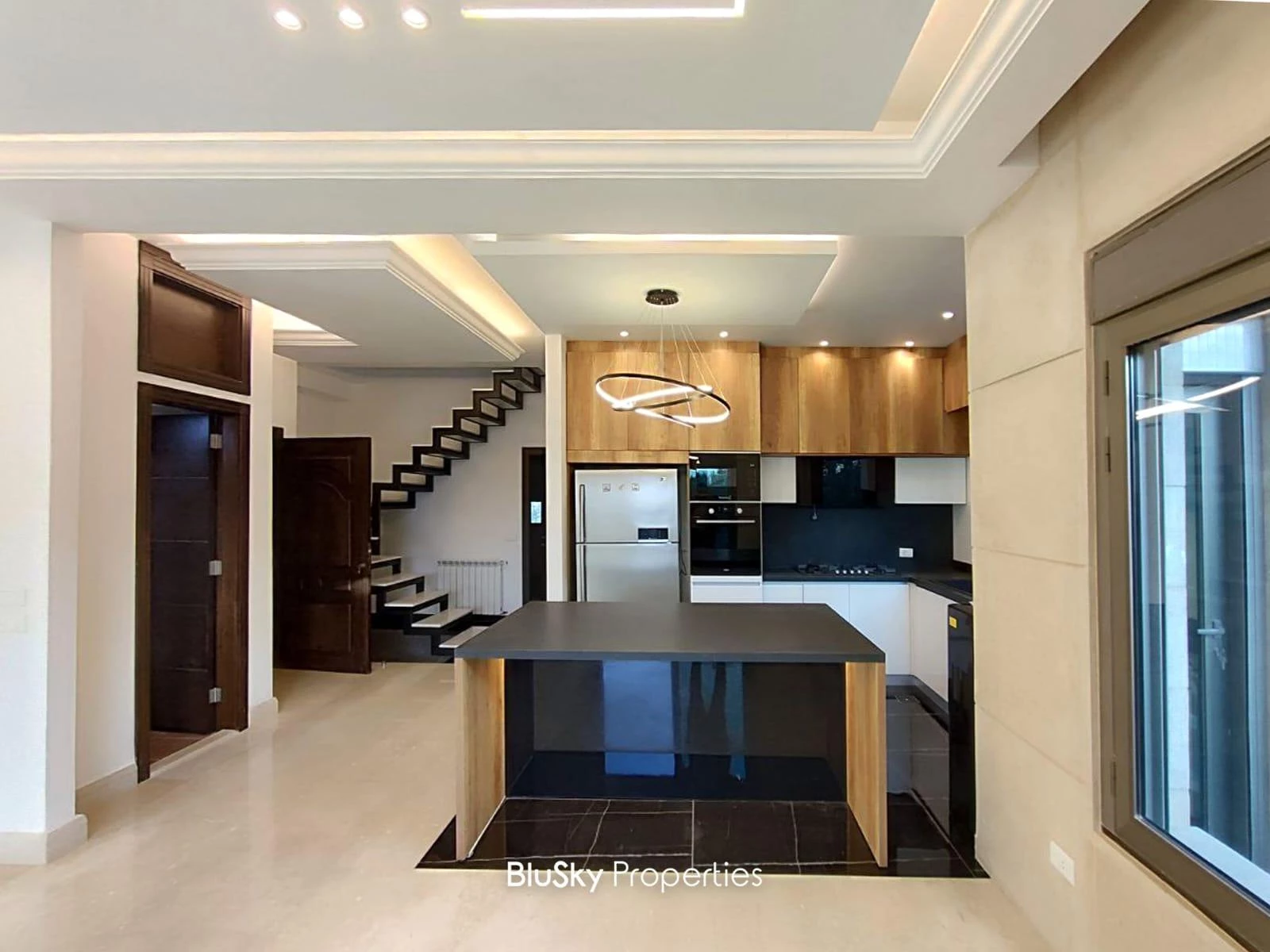 Duplex 350m² Balcony for Rent in Baabdat