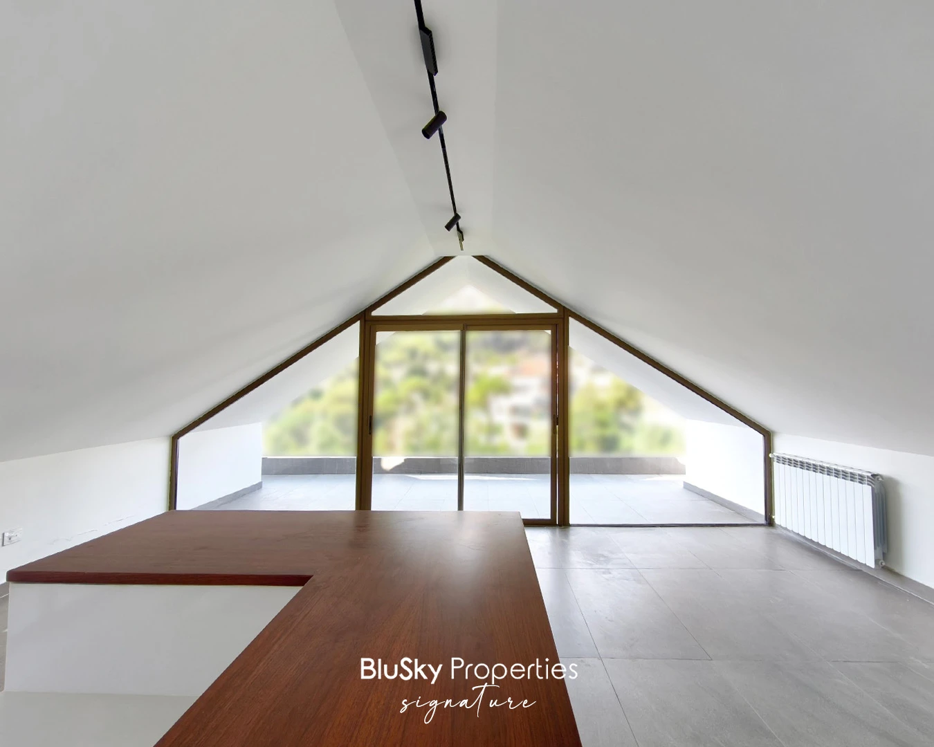 Duplex 350m² with Mountain View for Sale in Baabdat — الصورة 4