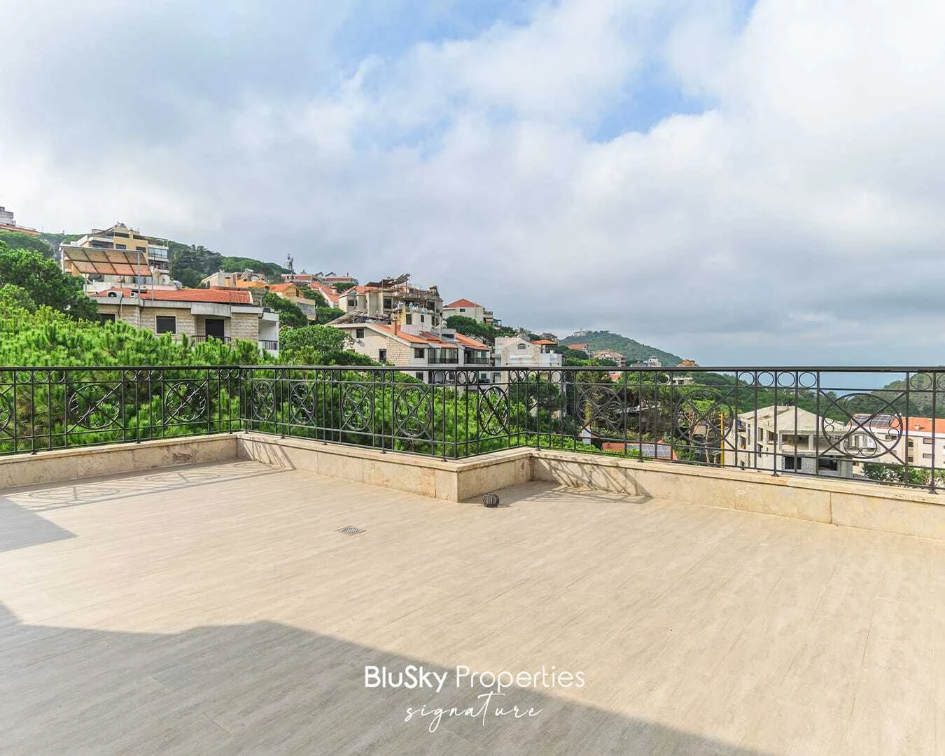 Duplex 350m² Balcony for Sale or Rent in Baabdat — الصورة 2
