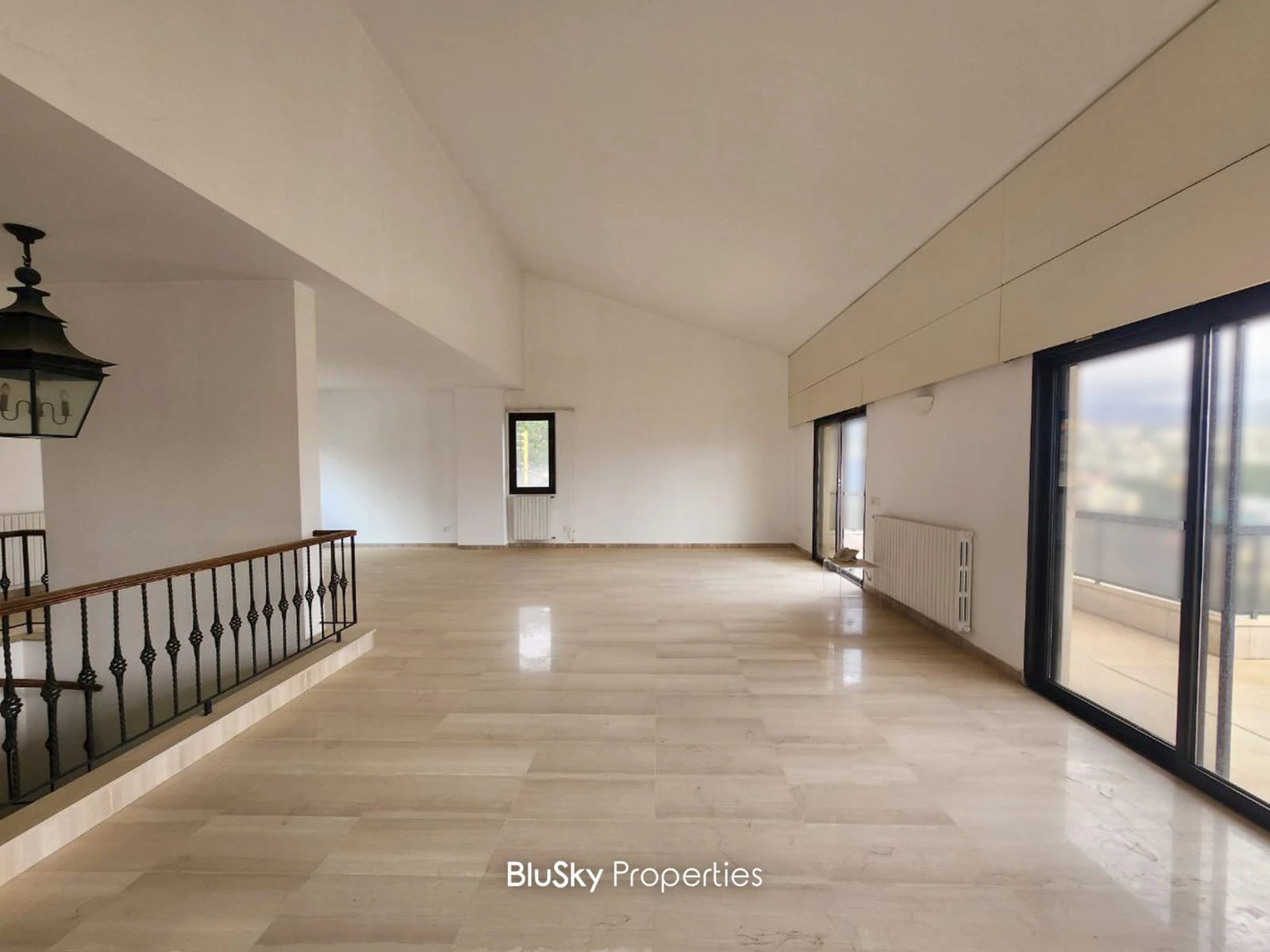 Duplex 400m² with Mountain View for Rent in Baabdat — الصورة 2