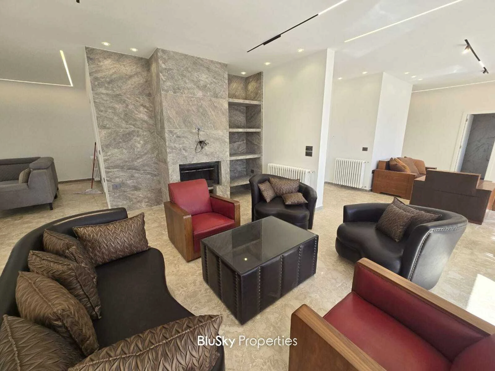 Apartment 470m² Balcony for Rent in Baabda — الصورة 1