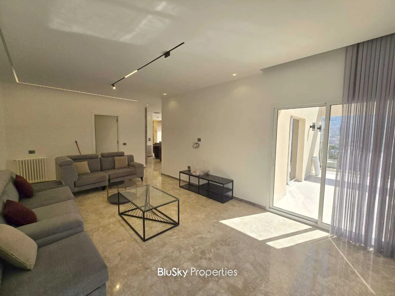 Apartment 470m² Balcony for Rent in Baabda — الصورة 3