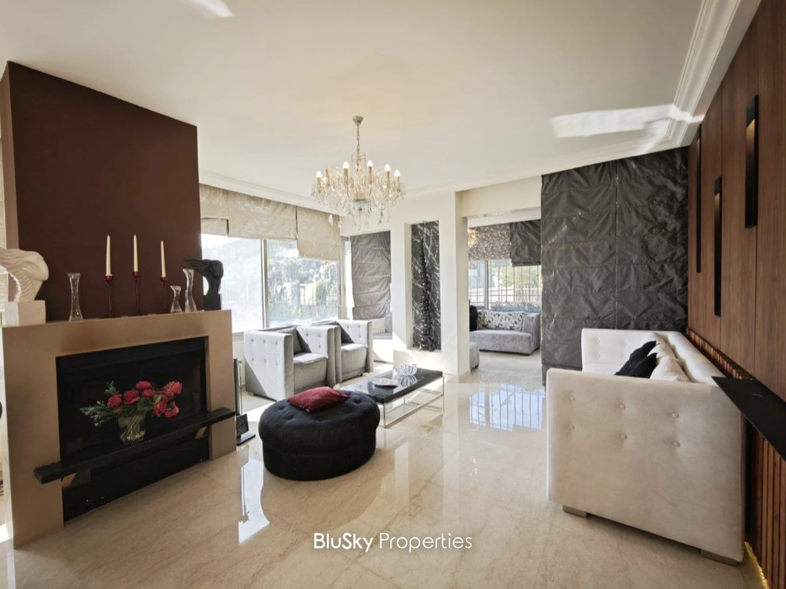 Villa 580m² with Garden for Rent in Baabdat