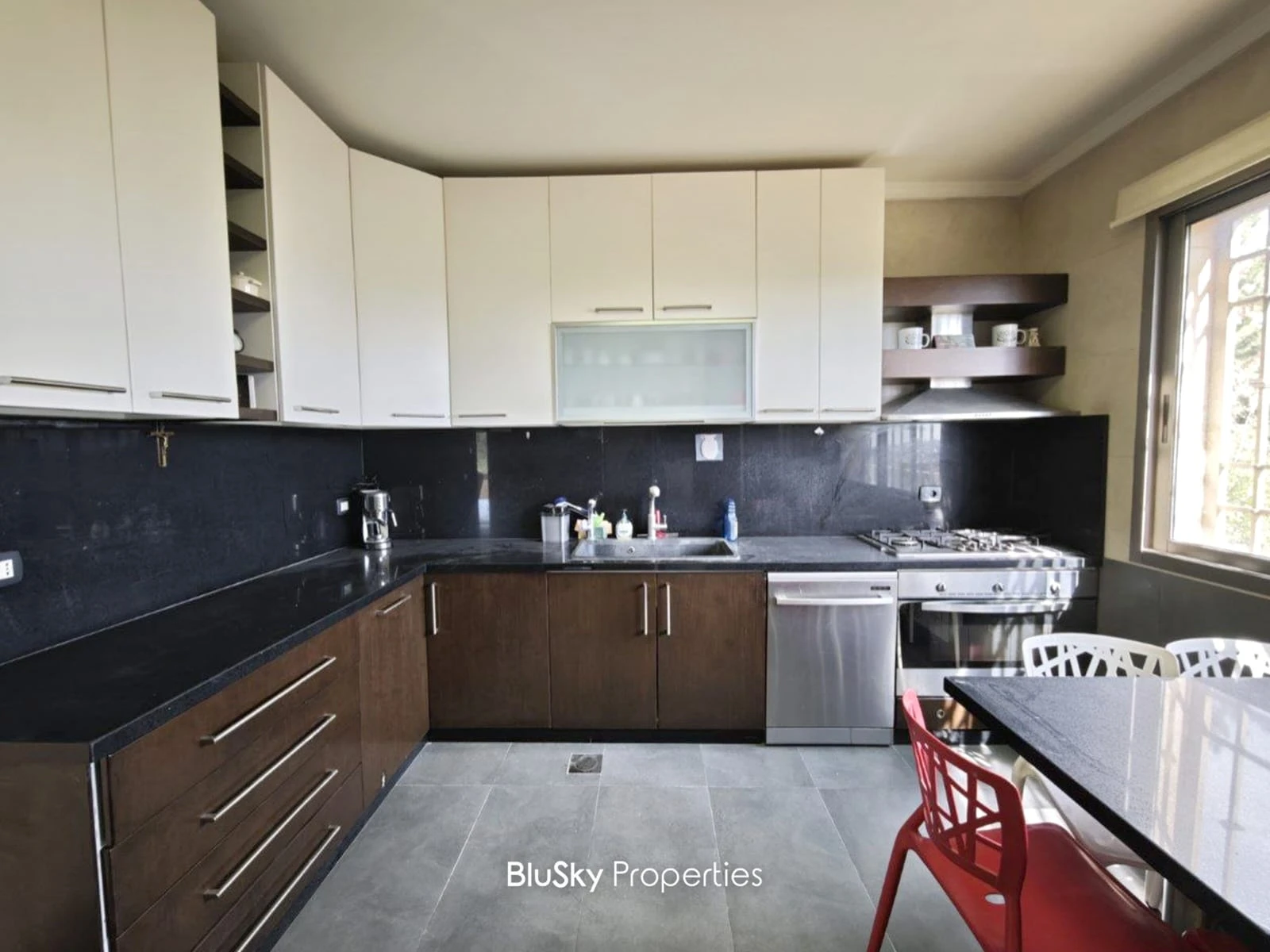 Villa 580m² with Garden for Rent in Baabdat — الصورة 5