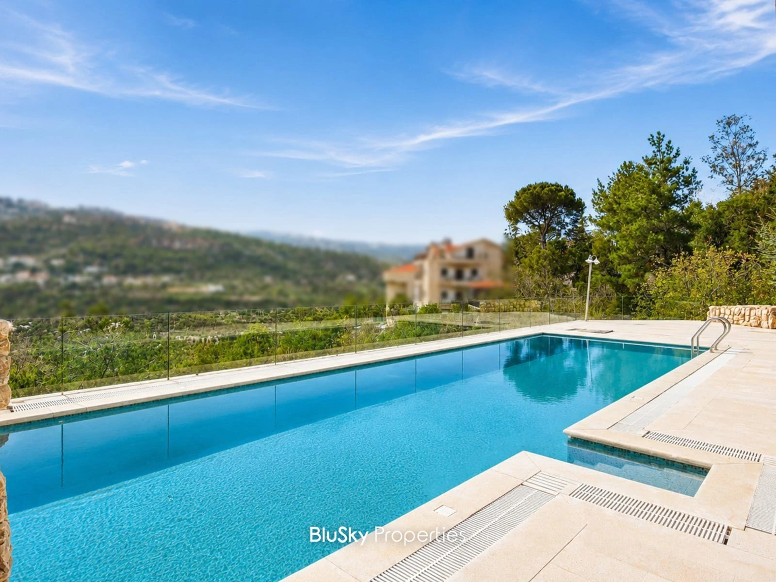 Villa 700m² with Garden for Rent in Baabdat — الصورة 2