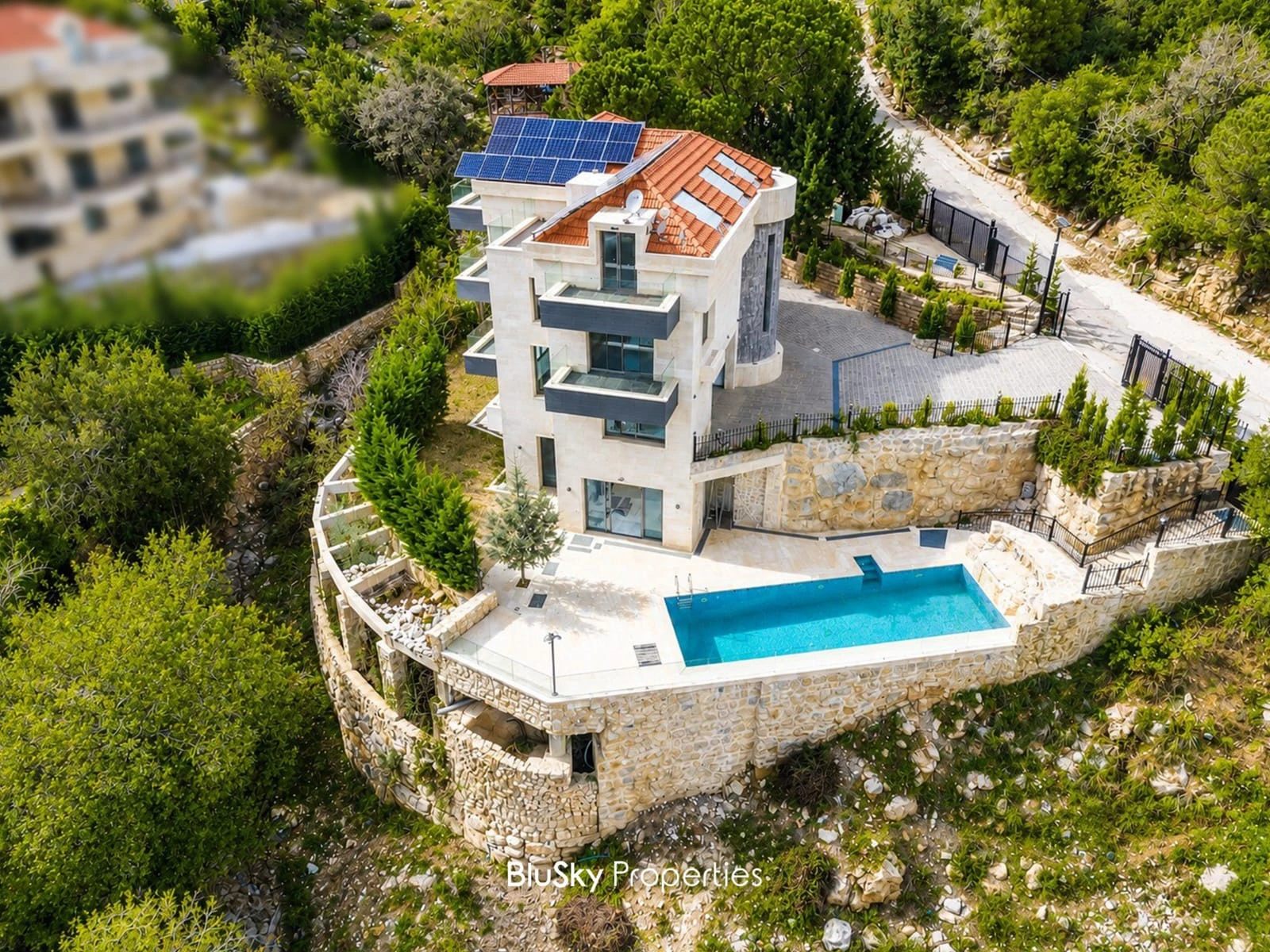 Villa 700m² with Garden for Rent in Baabdat — الصورة 3