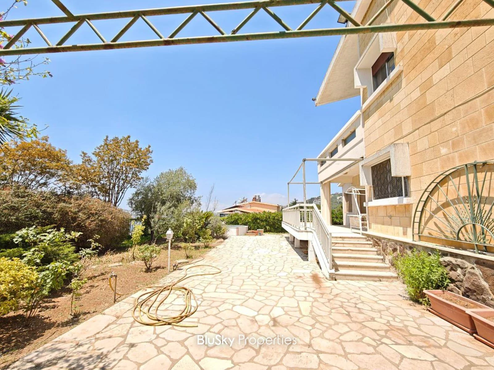 Villa 700m² Terrace for Sale in Baabdat — photo 2