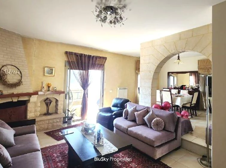 Villa 865m² Garden for Sale in Baabdat