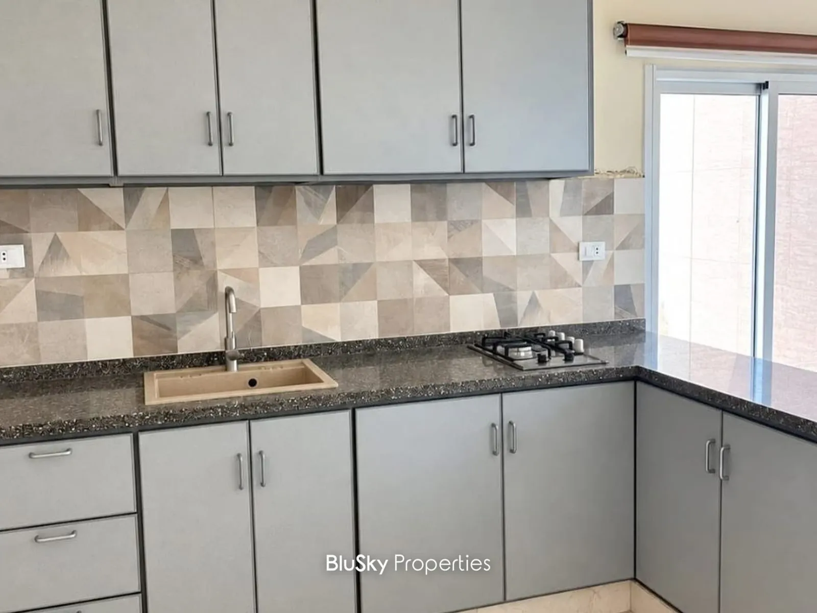 Chalet 60m² with Sea View for Rent in Batroun — photo 2