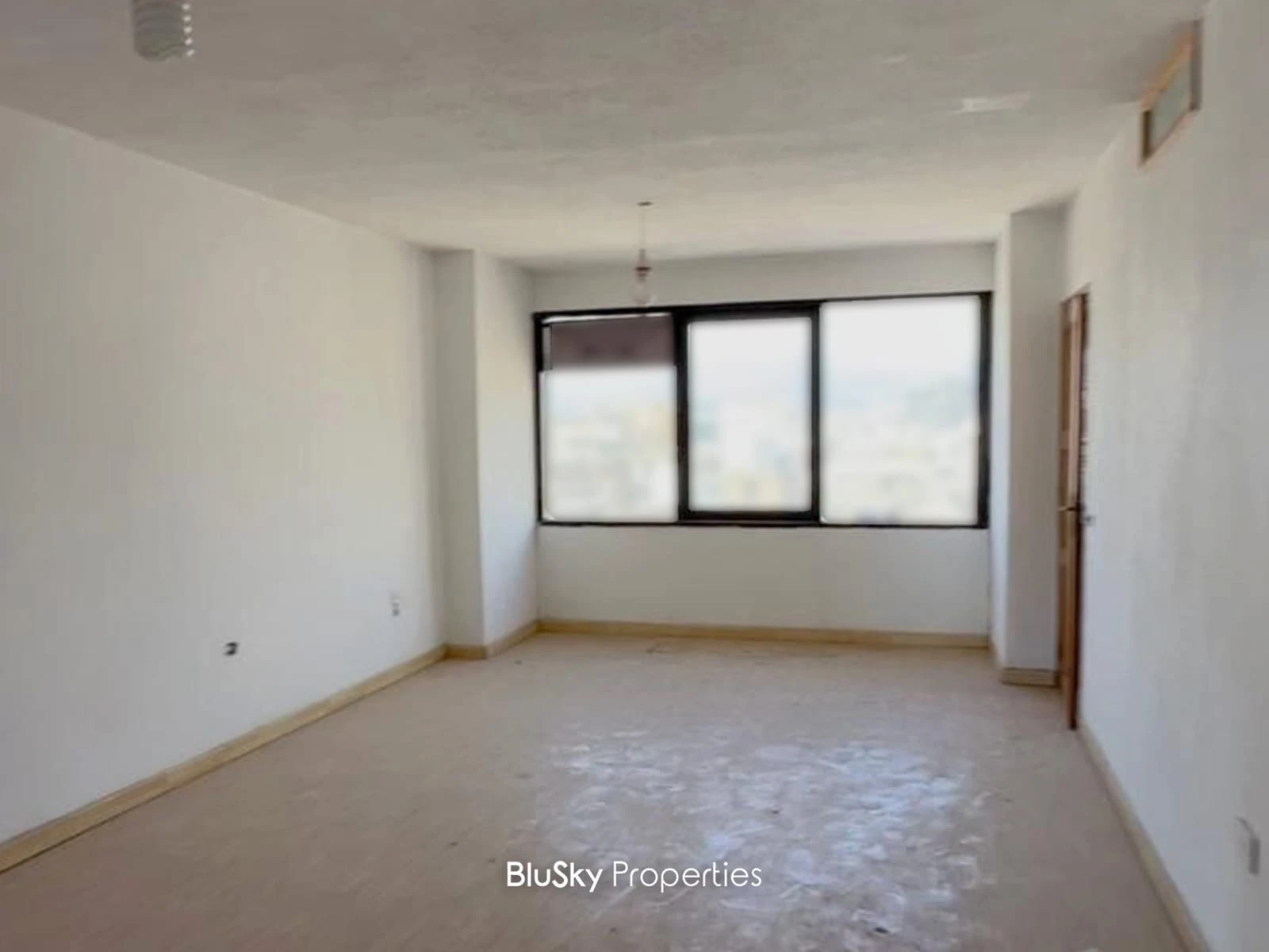 Office 130m² for Sale in Bauchrieh