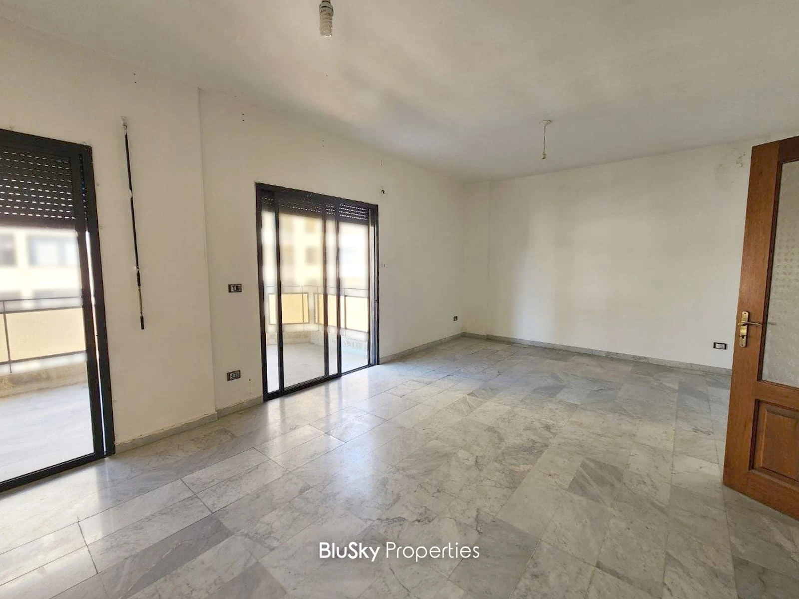 Apartment 155m² with Terrace for Sale in Bauchrieh