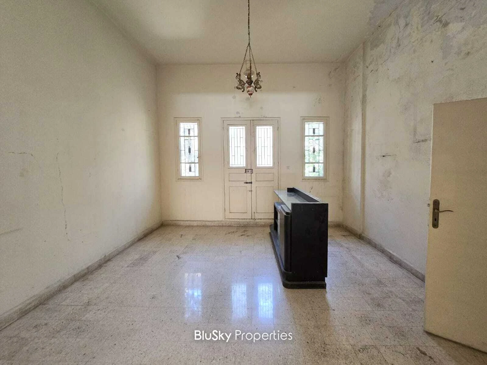Office 160m² Terrace for Rent in Sad El Bauchrieh
