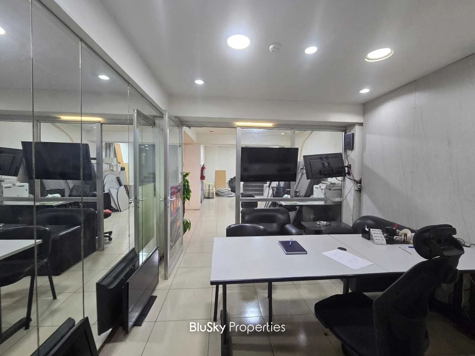 Shop 172m² for Rent in Baouchrieh