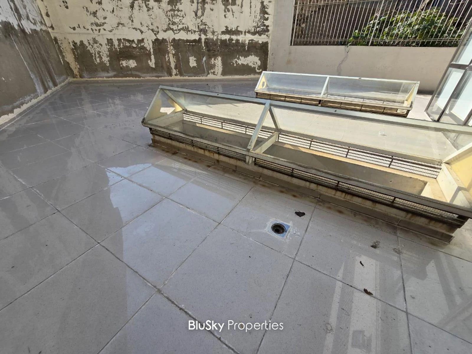 Showroom 600m² Terrace for Rent in Bauchrieh — الصورة 2