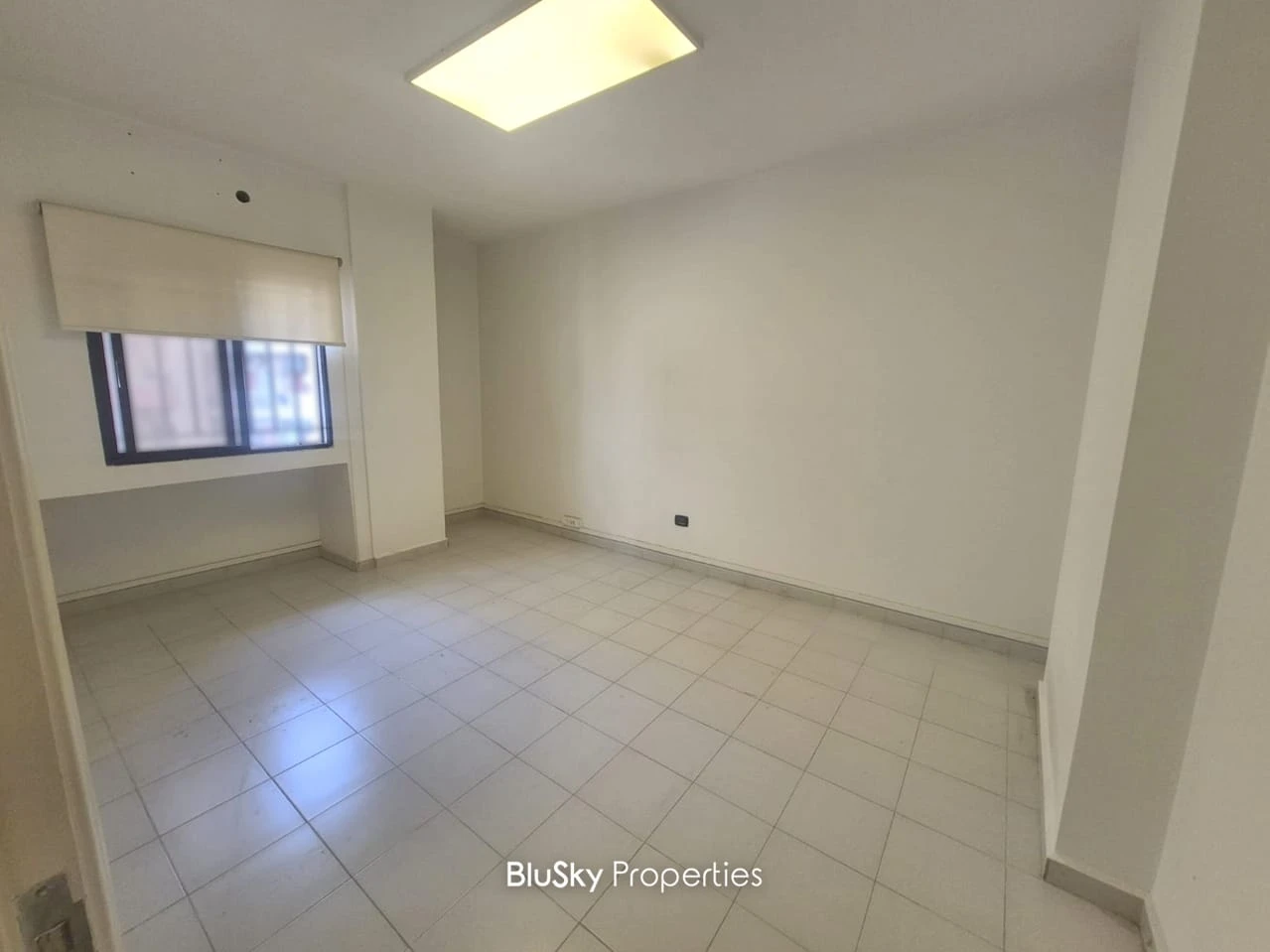 Office 60m² for Rent in Bauchrieh
