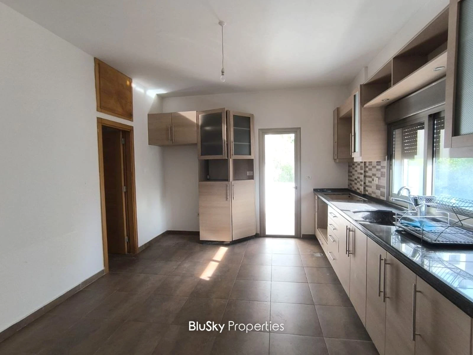 Apartment 210m² for Sale in Beit El Chaar — الصورة 2