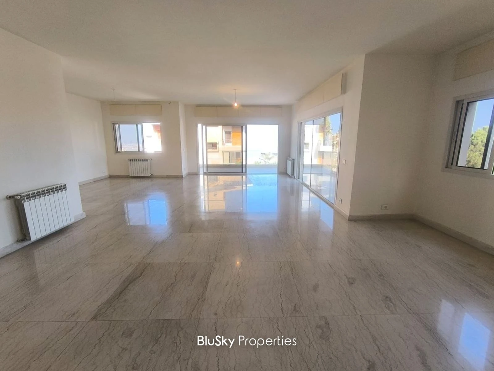 Apartment 318m² with Sea View for Sale in Beit El Chaar