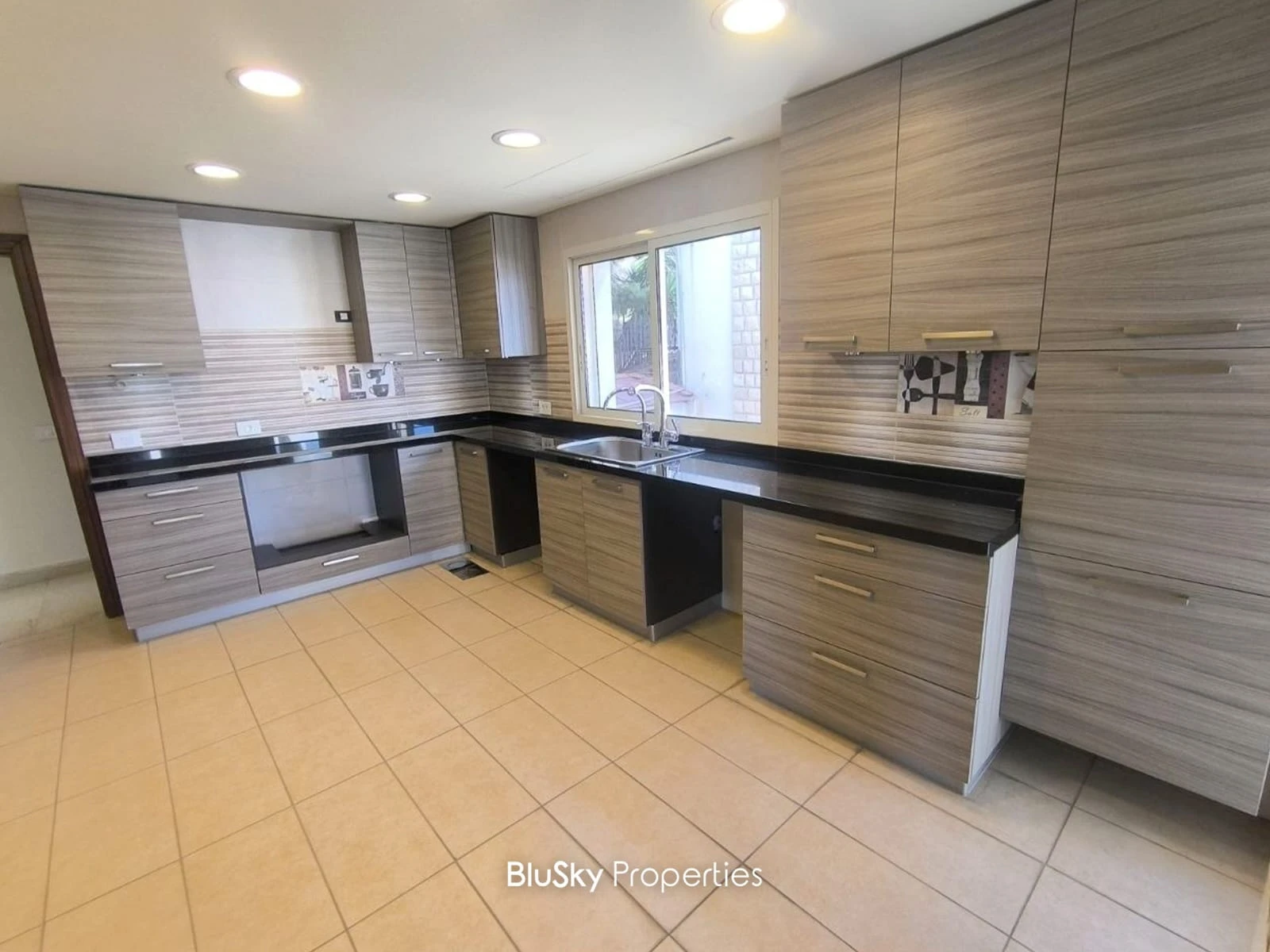 Apartment 318m² with Sea View for Sale in Beit El Chaar — الصورة 3
